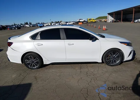 2022 Kia Forte Gt-Line z USA, uszkodzony, nr VIN 3KPF54AD9NE472006